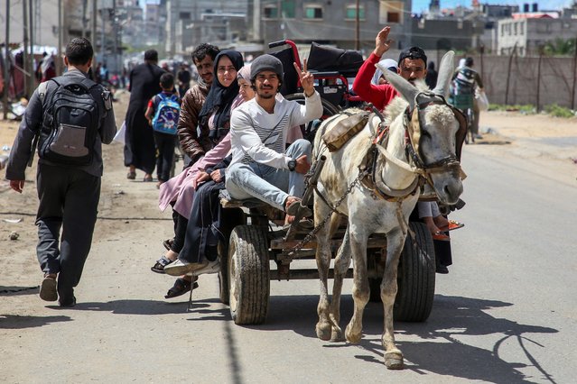 People flee the eastern parts of Rafah after the Israeli military began evacuating Palestinian civilians ahead of a threatened assault on the southern Gazan city in Rafah, in the southern Gaza Strip on May 6, 2024. (Photo by Hatem Khaled/Reuters)