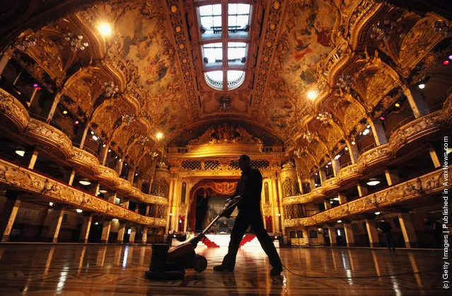 Cleaners Give Blackpool Tower Ballroom A Good Clean