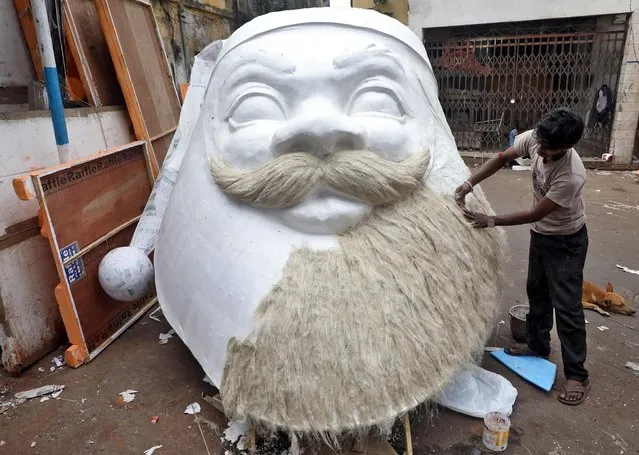 An artisan prepares a giant face of Santa Claus made of polystyrene, at a road side workshop ahead of Christmas celebrations, in Kolkata, India, December 12, 2019. (Photo by Rupak De Chowdhuri/Reuters)