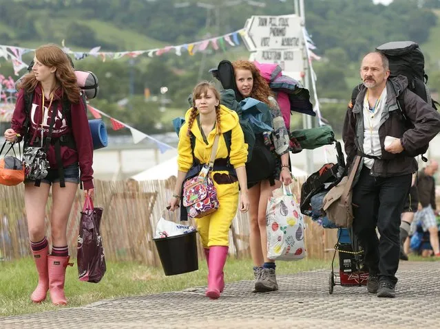 Festival goers arrive for the Glastonbury Festival. (Photo by Yui Mok/PA Wire)