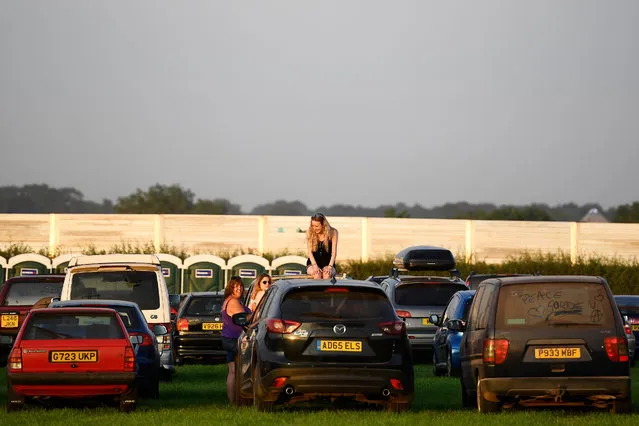 Revellers arrive at Worthy Farm in Somerset for the Glastonbury Festival of Music and Performing Arts on Worthy Farm near the village of Pilton in Somerset, South West England, on June 21, 2017. (Photo by Dylan Martinez/Reuters)