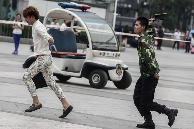 Police take part in an anti-terrorist exercise in Shanghai, August 21, 2014. (Photo by Reuters/Stringer)