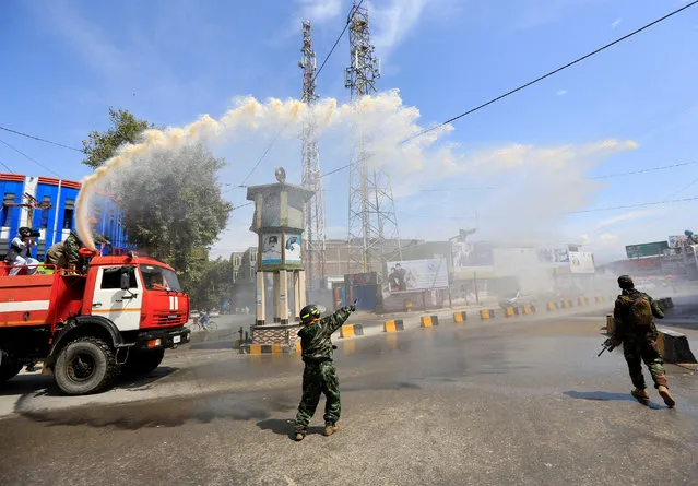 Afghan National Army (ANA) soldiers spray disinfectant in the city to prevent the spread of the coronavirus disease (COVID-19) in Jalalabad, Afghanistan on April 9, 2020. (Photo by Reuters/Parwiz)