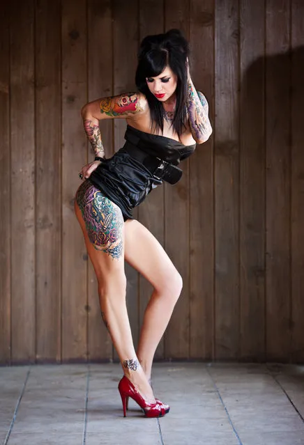 Hot tattooed girl. Dee Dee Dollface