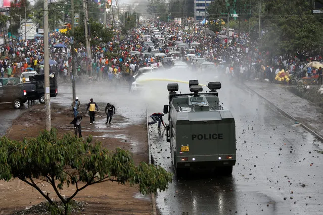 Policemen spray water to disperse supporters of Kenyan opposition leader Raila Odinga in Nairobi, Kenya on November 17, 2017. (Photo by Thomas Mukoya/Reuters)