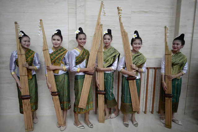 Performers rest after their rehearsal using the Khean instrument during the 28th Association of Southeast Asian Nations (ASEAN) Summit at the National Convention Centre (NCC) in Vientiane on September 5, 2016. (Photo by Noel Celis/AFP Photo)