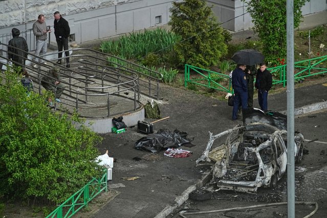 Security personnel work the scene where Lt. Gen. Yaroslav Moskalik, a deputy head of the main operational department in the General Staff of the Russian armed forces, was killed by an explosive device placed in his car in Balashikha, just outside Moscow, Russia, on Friday, April 25, 2025. (Photo by AP Photo)
