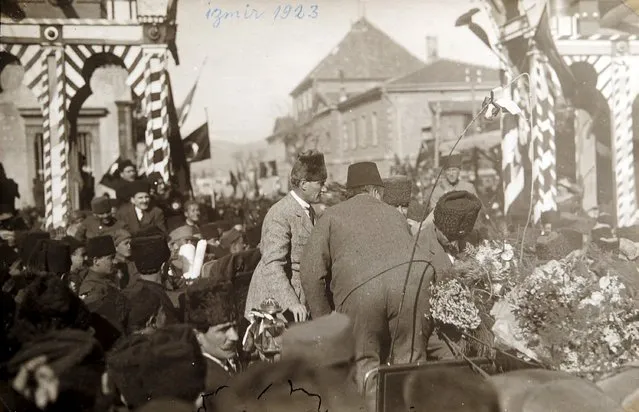 Turkey's first President Mustafa Kemal Ataturk (C) is seen in Izmir, Turkey, after the modern Turkish Republic was founded in 1923. (Photo by Reuters/Stringer)