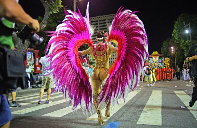 A performer dances before the start of the parades on the first night of Rio's Carnival at the Sambadrome in Rio de Janeiro, Brazil, on February 11, 2018. (Photo by Carl De Souza/AFP Photo)