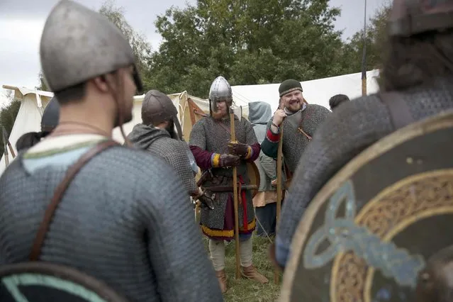 Re-enactors dress in historical costume as part of the Battle of Hastings anniversary commemoration events in Battle, Britain October 15, 2016. (Photo by Neil Hall/Reuters)