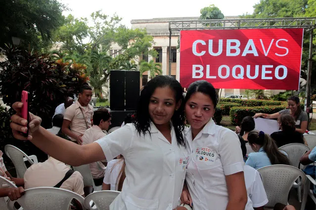 Students pose for a selfie in front of a screen which reads “Cuba versus the blockade” during an event at the Havana's University in Havana, Cuba, October 26, 2016. (Photo by Reuters/Stringer)