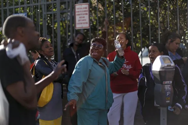 People improvise a song while waiting in line for an early Thanksgiving meal served to the homeless at the Los Angeles Mission in Los Angeles, California, November 25, 2015. (Photo by Mario Anzuoni/Reuters)