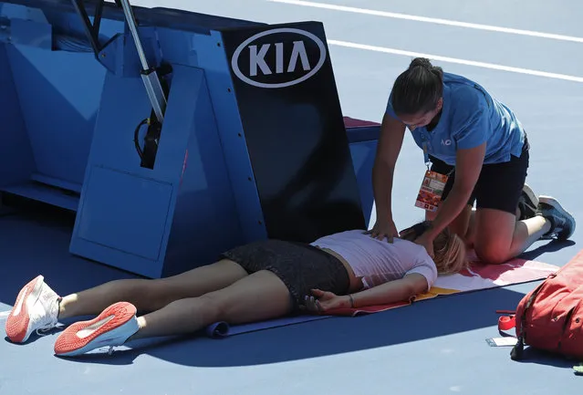 Ukraine's Elina Svitolina receives treatment from a trainer during her quarterfinal against Japan's Naomi Osaka at the Australian Open tennis championships in Melbourne, Australia, Wednesday, January 23, 2019. (Photo by Mark Schiefelbein/AP Photo)