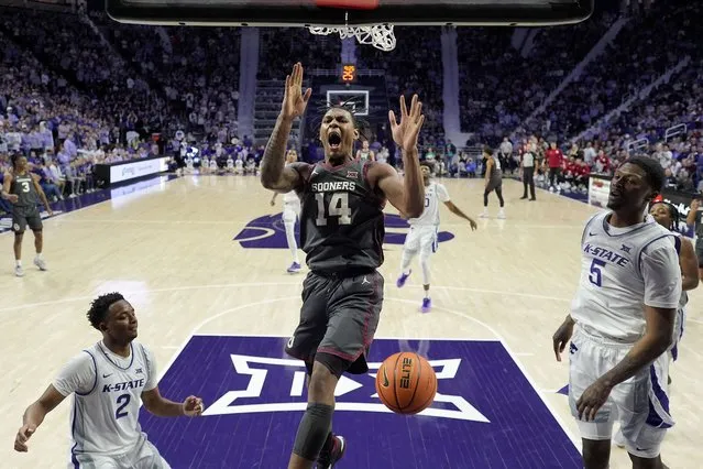 Oklahoma forward Jalon Moore (14) gets past Kansas State guard Tylor Perry (2) and guard Cam Carter (5) to dunk the ball during the first half of an NCAA college basketball game Tuesday, January 30, 2024, in Manhattan, Kan. (Photo by Charlie Riedel/AP Photo)