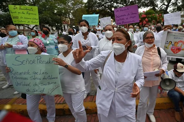 Nurses protest outside the Las Garzas Presidential Palace to demand the government for permanent labor contracts after fighting against the COVID-19 for over a year, in Panama City, on October 27, 2021. (Photo by Luis Acosta/AFP Photo)