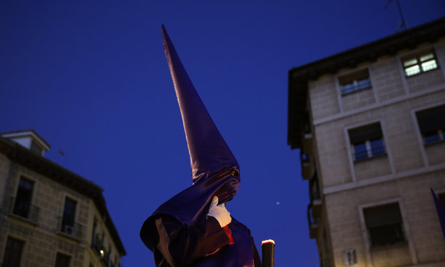 A penitent takes part in the “Jesus el Pobre” brotherhood procession during Holy Week in Madrid, Spain, March 24, 2016. (Photo by Andrea Comas/Reuters)