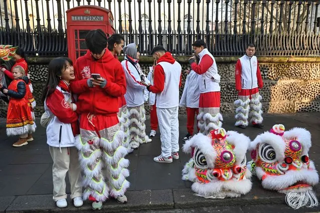 Performers get ready for the parade to celebrate the Chinese Lunar New Year of the Rabbit, in central London, on January 22, 2023. (Photo by Justin Tallis/AFP Photo)