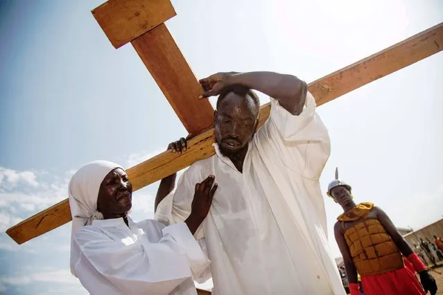 Actors perform the roles of Jesus Christ and virgin Mary during the Good Friday procession ahead of Easter in Juba, South Sudan on April 14, 2017. Christian Believers around the world mark the Holy Week of Easter in celebration of the crucifixion and resurrection of Jesus Christ. (Photo by Albert Gonzalez Farran/AFP Photo)