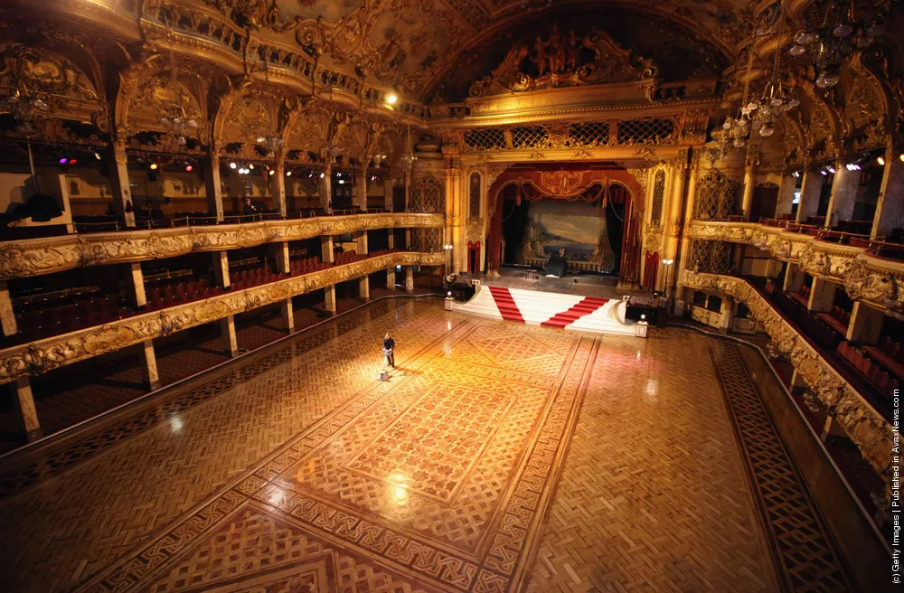 Cleaners Give Blackpool Tower Ballroom A Good Clean