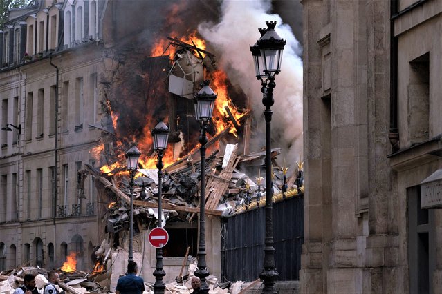 Smoke billows from rubbles of a building at Place Alphonse-Laveran in the 5th arrondissement of Paris, on June 21, 2023. A major fire of unknown origin broke out on June 21, 2023 in a building in central Paris, part of which collapsed, injuring at least one person, according to sources and AFP images. (Photo by Abdulmonam Eassa/AFP Photo)