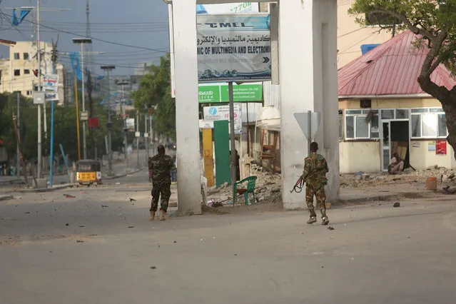 Somali government soldiers take their positions during gunfire after a suicide bomb attack outside Nasahablood hotel in Somalia's capital Mogadishu, June 25, 2016. (Photo by Feisal Omar/Reuters)