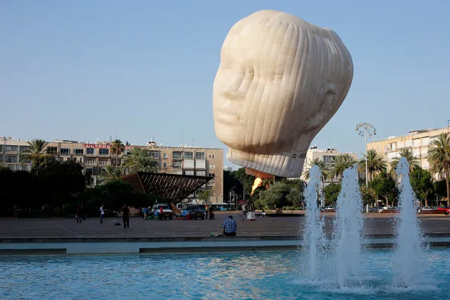 An artwork by Swedish artist Peter Hellbom of a hot air ballon in the shape of a head can be seen on display at the Rabin square in Tel Aviv, Israel July 20, 2016. (Photo by Nir Elias/Reuters)