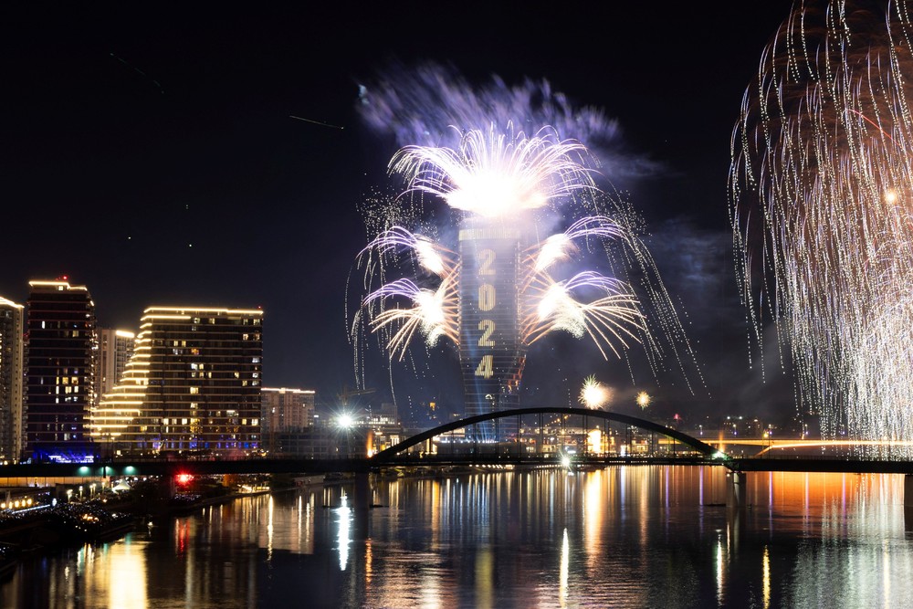 Pictures of the Year 2024, Part 001/240