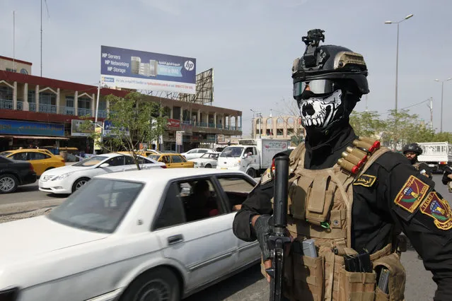 Members of Iraq's counter-terrorism force take part in an intensive security deployment in Baghdad's Al-Adel district October 28, 2014. The elite counter-terrorism unit was deployed to the streets of the capital Baghdad on Tuesday to chase sleeper cells, while heavily armed and masked members patrolled the streets of Baghdad's Sunni neighbourhood of Al-Adel to carry out vehicle checks and search for people who are wanted. (Photo by Ahmed Saad/Reuters)