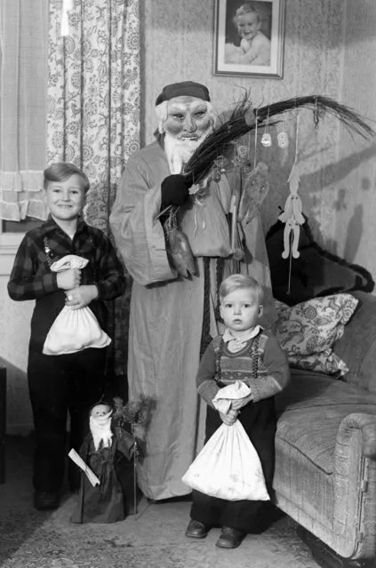 St. Nick visits with two German brothers, ca. 1948. (Photo by Kirn Vintage Stock/Corbis via Getty Images)