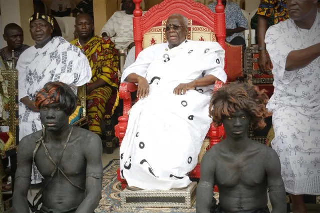 Agni N'Denian King Nanan Boa Kouassi III attends the Agni Festival to promote indigenous tradition at the Royal Palace in Abengourou, Ivory Coast November 15, 2014. (Photo by Thierry Gouegnon/Reuters)