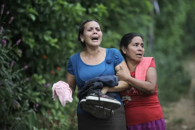 A woman reacts at a crime scene where seven men had been murdered during a middle school graduation party in the town of Acajutla November 25, 2014. Suspected gang members in El Salvador shot dead seven men and a woman early on Tuesday during a middle school graduation party in the Pacific seaport town of Acajutla,  police said. (Photo by Jose Cabezas/Reuters)