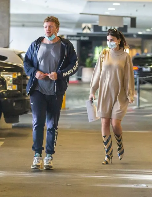 Pregnant model and actress Emily Ratajkowski seen running last-minute errands with her husband Sebastian Bear-McClard before Thanksgiving celebrations in Los Angeles, CA. on November 26, 2020. (Photo by Backgrid USA)