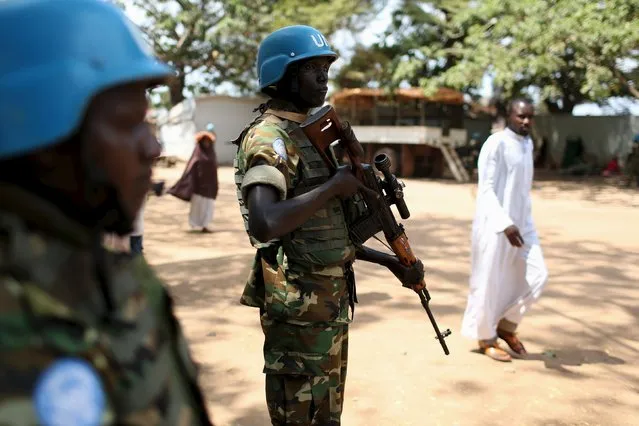 United Nations peacekeepers stand guard by the central mosque of the mostly Muslim PK 5 neighbourhood at the beginning of Friday prayers, where Pope Francis will visit, Bangui, Central African Republic, November 27, 2015. (Photo by Siegfried Modola/Reuters)