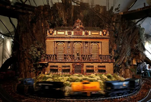 A model train travels past a scaled model of New York's Grand Central Station built entirely with plant parts during a media preview of the 25th annual Holiday Train Show at the New York Botanical Garden in the Bronx borough of New York City, U.S., November 14, 2016. (Photo by Mike Segar/Reuters)