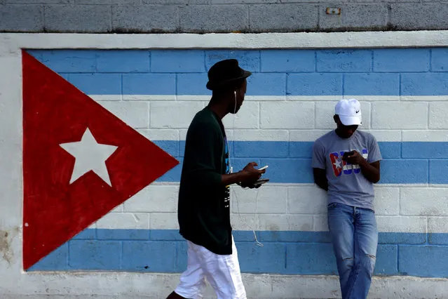 A teenager looks at his mobile phone as he connects to the internet in downtown Havana, following the announcement of the death of the Cuban revolutionary leader Castro, in Havana, Cuba November 27, 2016. (Photo by Reuters/Stringer)