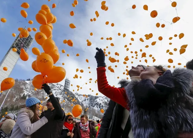 People release balloons during a Valentine's Day celebration at the Medeo skating rink in Almaty, Kazakhstan, February 14, 2016. (Photo by Shamil Zhumatov/Reuters)