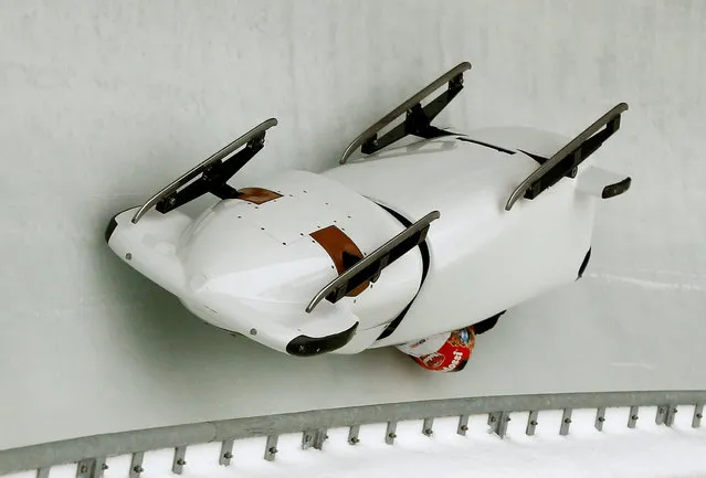 Austria's bobsleigh pilot Katrin Beierl crashes in her 2-woman bob during a free training session at the BMW IBSF Bob & Skeleton World Championships at the Eisarena Koenigssee in Koenigssee, Germany February 13, 2017. (Photo by Arnd Wiegmann/Reuters)