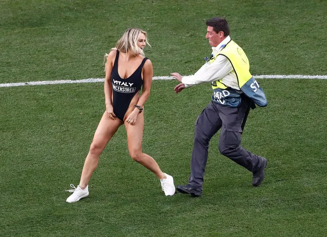 A member of the security (R) chases a pitch invader during the UEFA Champions League final between Tottenham Hotspur and Liverpool FC at the Wanda Metropolitano stadium in Madrid, Spain, 01 June 2019. (Photo by Sergio Perez/Reuters)