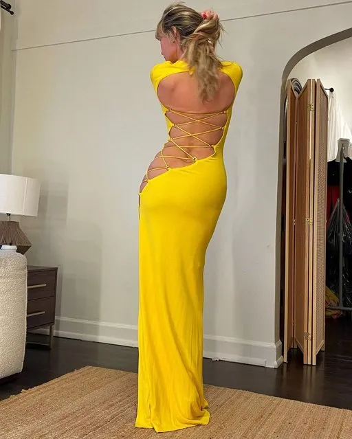 American model and television host Heidi Klum goes commando for this cheeky snap – baring her back and thigh in a laced-up dress in January 2022. The German-born star, 48, flashed a sunny smile as she posed in the revealing yellow outfit. (Photo by Heidi Klum/Instagram)