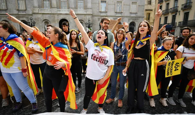 Young demonstrators gather following a week of protests over the jail sentences given to separatist politicians by Spain’s Supreme Court, on October 18, 2019 in Barcelona, Spain. Nine Catalan pro-independence leaders were sentenced earlier this week to varying jail terms for sedition, in relation to the 2017 independence referendum. (Photo by Jeff J. Mitchell/Getty Images)