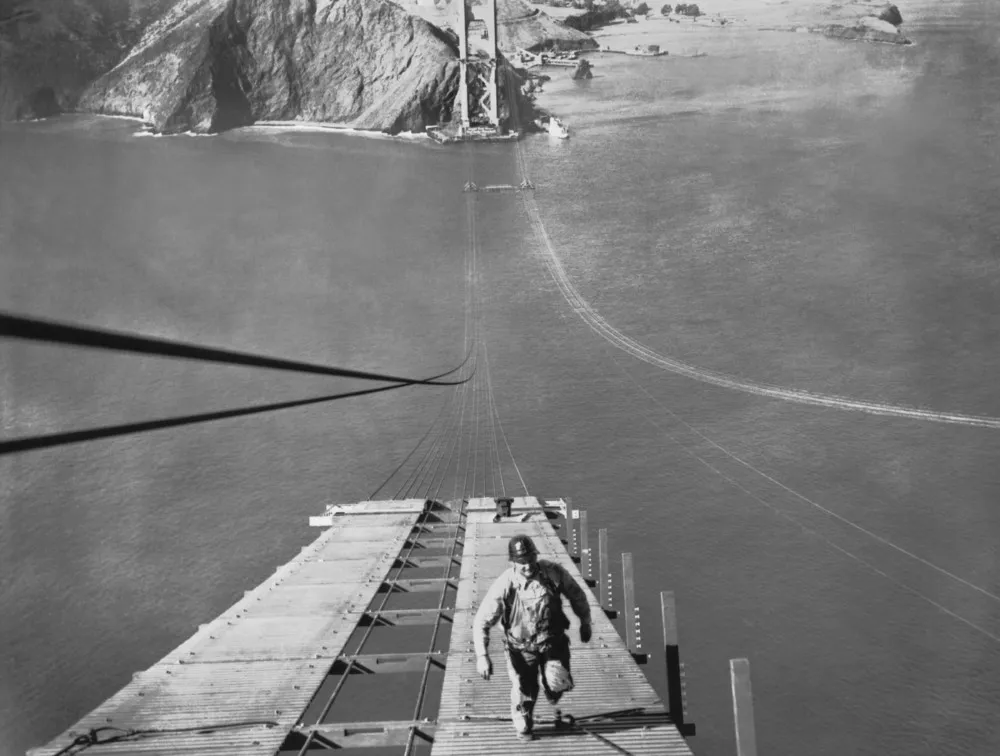 Building of the Golden Gate Bridge