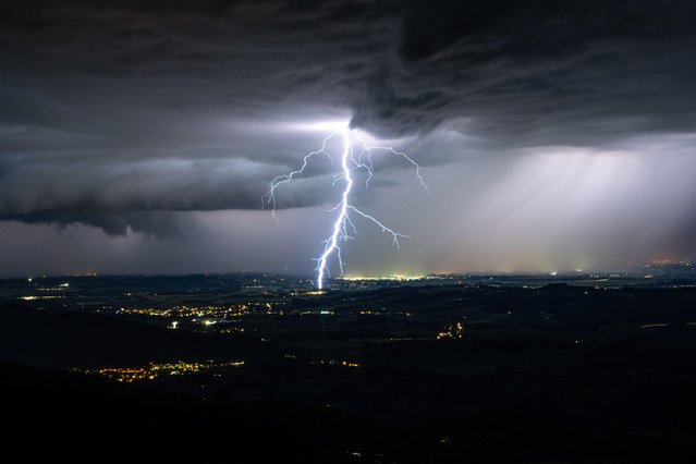 Lightning lights up the night sky, photographed from the Schuhchristleger, a panoramic mountain near Haibach in the district of Straubing, Germany on May 27, 2024. Heavy thunderstorms and torrential rain triggered several fire department and police operations in the east and south of Bavaria on Tuesday night. (Photo by St. Wintermeier/zema-medien/dpa/Alamy Live News)