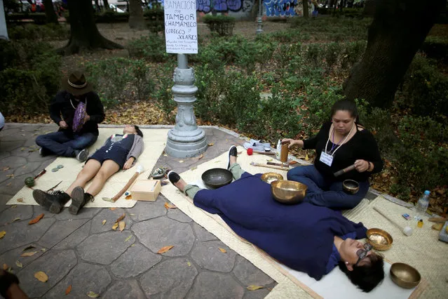 People receive alternative treatments in a park, after an earthquake, in Mexico City, Mexico September 24, 2017. (Photo by Edgard Garrido/Reuters)