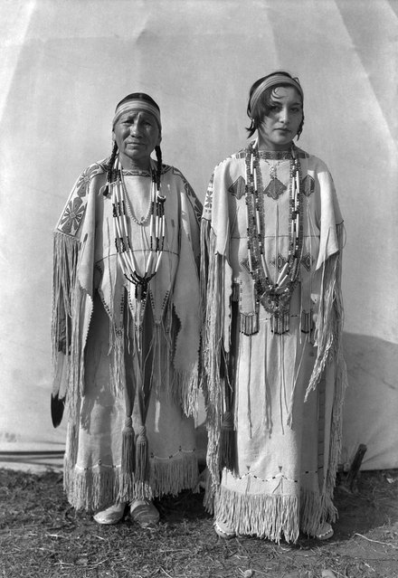 Left to right: Sindy Libby Keahbone (Kiowa) and Hannah Keahbone (Kiowa). Oklahoma City, Oklahoma, ca. 1930. (Photo and caption by 2014 Estate of Horace Poolaw)