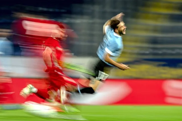 Matias Vina (R) of Uruguay in action during the International Friendly soccer match between Iran and Uruguay in Sankt Poelten, Austria, 23 September 2022. (Photo by Christian Bruna/EPA/EFE)