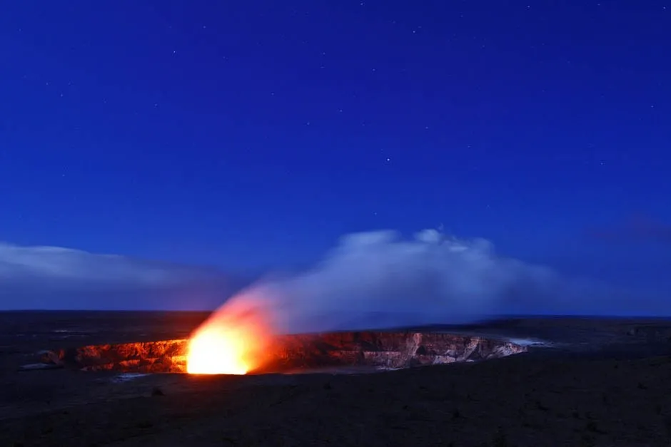 Lava From Hawaii's Kilauea Volcano Creates Rare and Dramatic Show