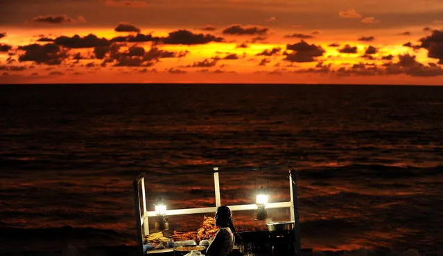 A Sri Lankan street vendor looks on at the Galle Face Beach in Colombo on October 27, 2014. The International Monetary Fund said July 2014 that Sri Lanka was one of the fastest growing economies in South Asia, but the island was also vulnerable to sudden external shocks because of high levels of foreign commercial borrowings. (Photo by Ishara S. Kodikara/AFP Photo)