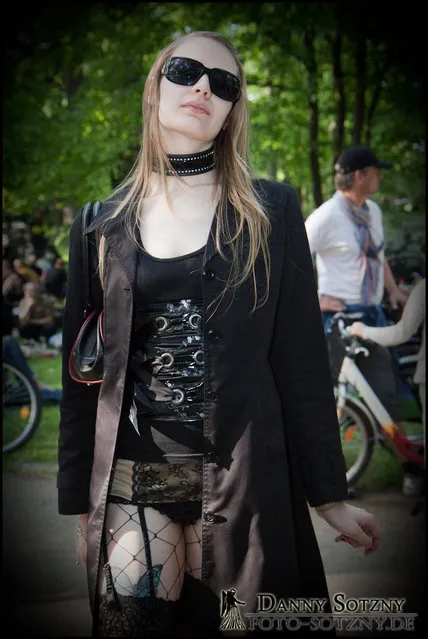 “Wave Gotik Treffen 2010 im Heidnisches Dorf (Dölitz) / Clara-Zetkin Park nähe Parkbühne”. (Danny Sotzny)