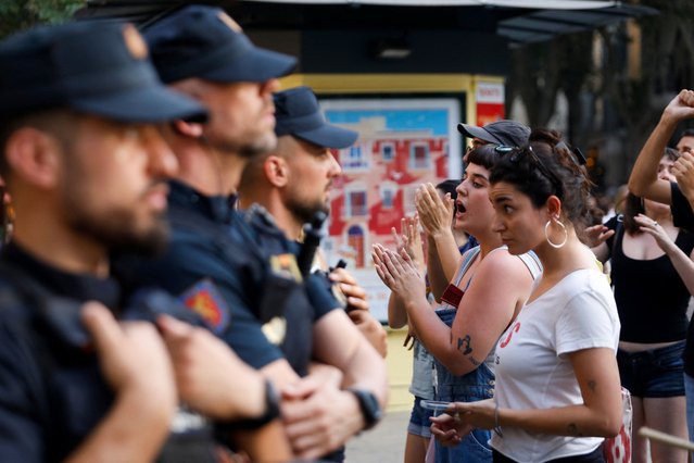 Protesters chant slogans at tourists as National Police officers stand guard, in Palma de Mallorca, Spain, on June 15, 2025. (Photo by Francisco Ubilla/Reuters)