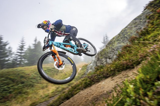 Richard Rude Junior of the United States, competes on his way to win the UCI MTB Enduro Men Elite, Mountain Bike World Championship, Monday, September 1, 2025, in Fiesch, Switzerland. (Photo by Maxime Schmid/Keystone via AP Photo)